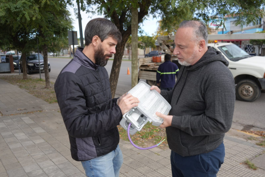 Villa María: Accastello supervisó el recambio de luminarias LED en el Bulevar Vélez Sarsfield