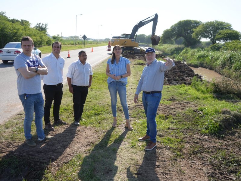 Obras municipales: Se trabaja en el mejoramiento del desagüe sobre calle Buenos Aires y en la pavimentación de calle Chile