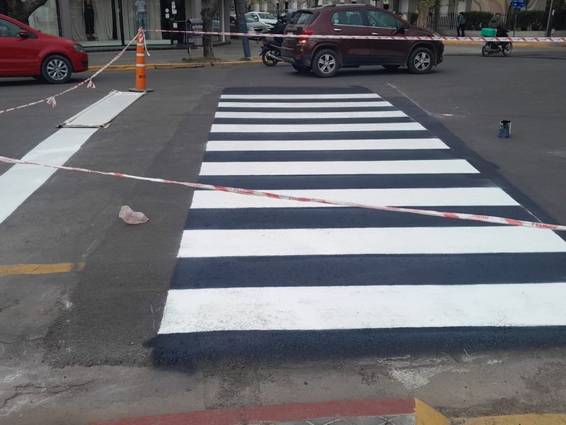 Continúan los trabajos de pintura y demarcación vial en distintos puntos de la ciudad