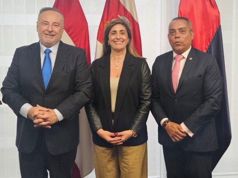 El intendente Accastello participó del encuentro de Red de Ciudades Sostenibles y Alcaldías para la democracia en Costa Rica