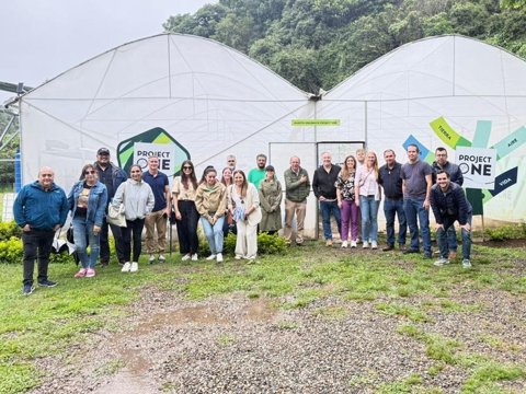 Accastello recorrió cooperativa de productos derivados del café en Costa Rica