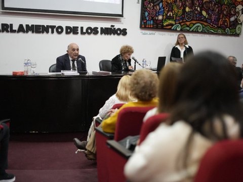 El intendente Accastello participó de la presentación del libro sobre el teatro estable de Villa María