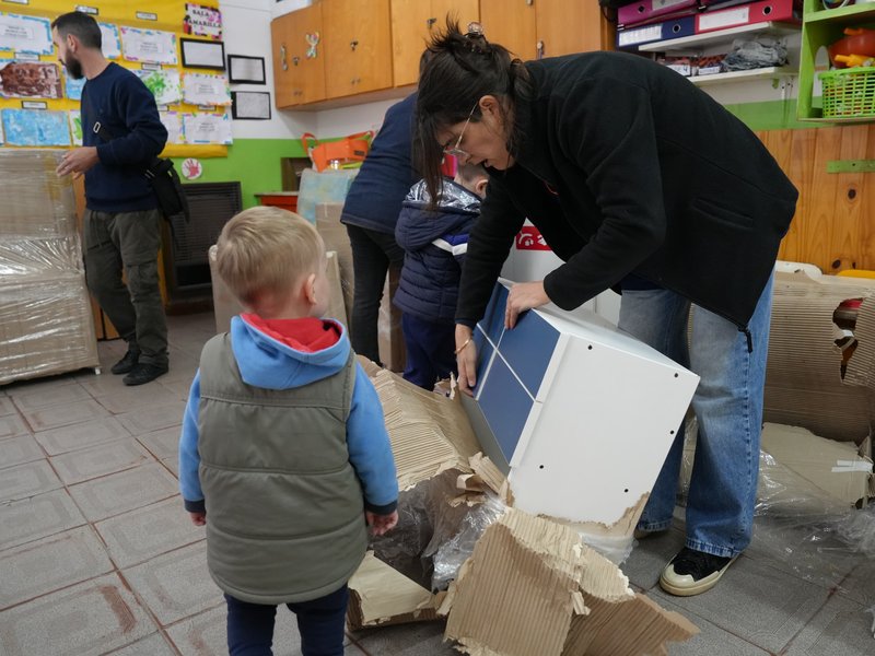 El municipio entregó mobiliario y juegos a cuatro establecimientos educativos
