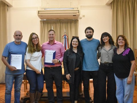 El municipio firmó un convenio con el Profesorado Gabriela Mistral en beneficio de los estudiantes de inglés y guía de turismo