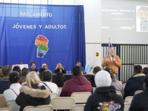 Accastello participó del Parlamento de Jóvenes y Adultos en el Cenma Manuel Anselmo Ocampo