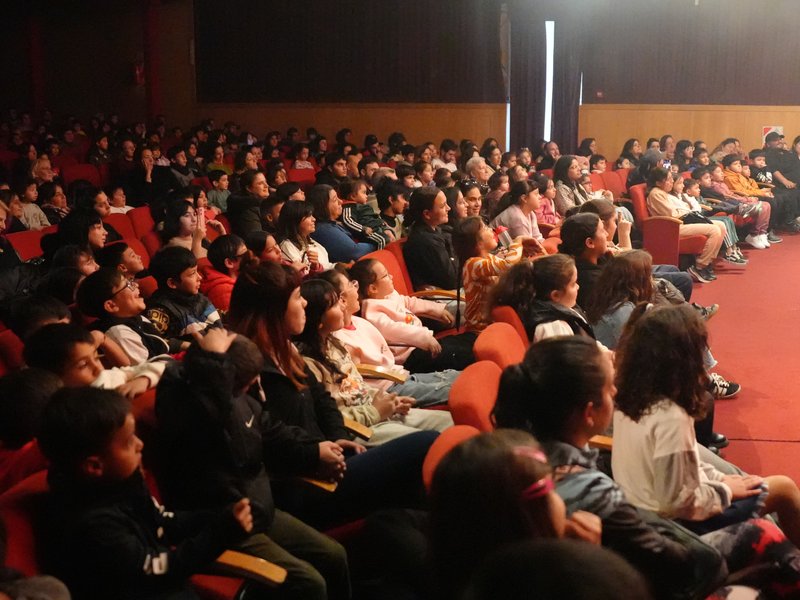 Vacaciones de invierno: niños de la ciudad y la región disfrutaron de la obra “Serenatas Embichadas” en el Teatro Verdi