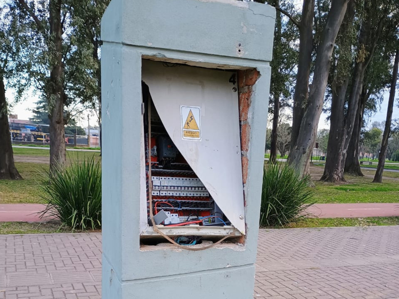 El municipio denunció vandalismo en tableros eléctricos del Parque Pereira y Domínguez