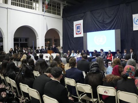 Accastello participó del "Modelo ONU" en el Instituto San Antonio