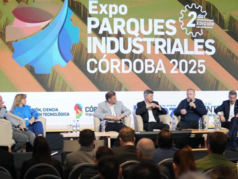 Accastello disertó en el Foro de Intendentes y destacó el impacto positivo de los Parques Industriales en el desarrollo territorial
