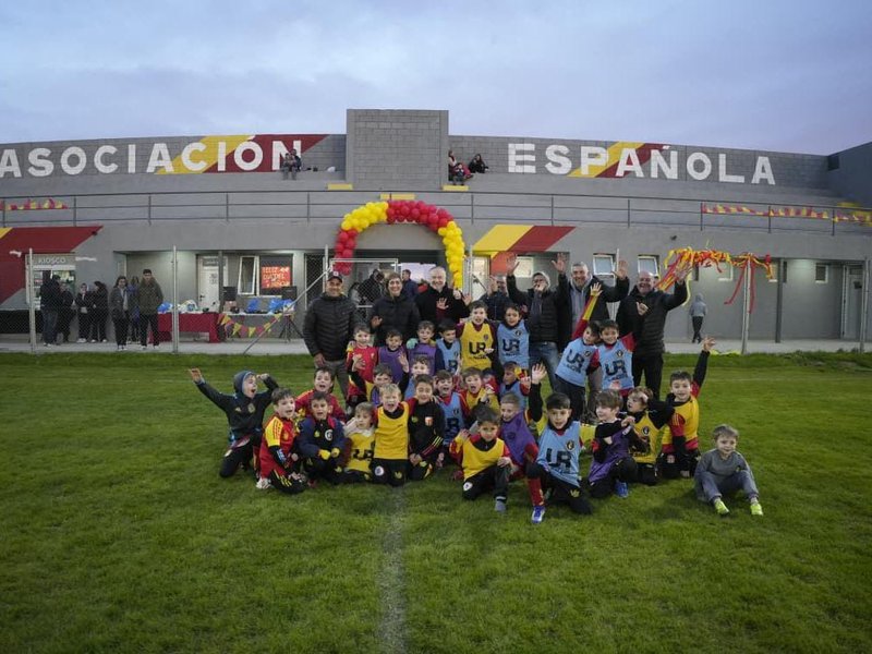El intendente Accastello visitó el nuevo predio de la Asociación Española