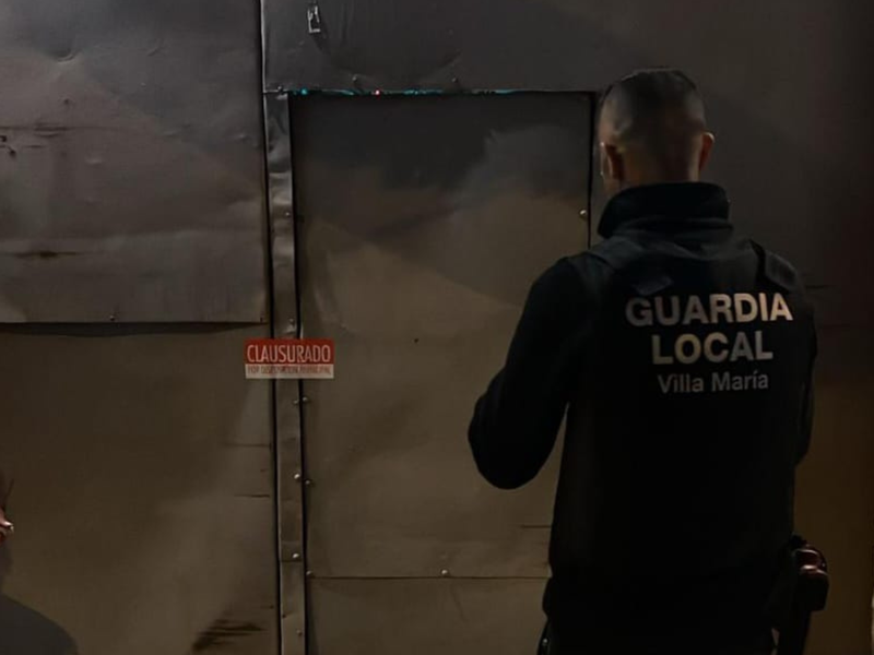 Se clausuraron dos bares por cuadruplicar la ocupación habilitada