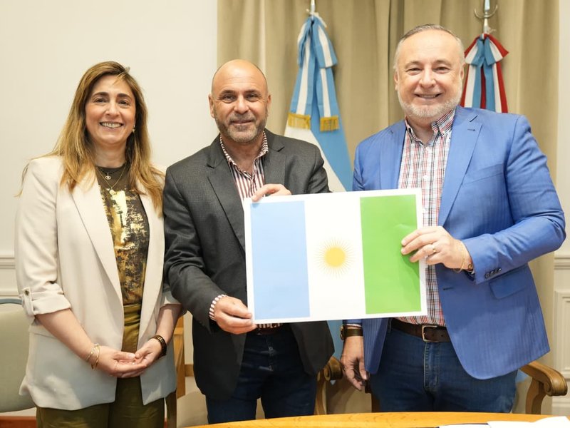 Villa María se Convierte en Bandera: se presentó la insignia que representará a la ciudad