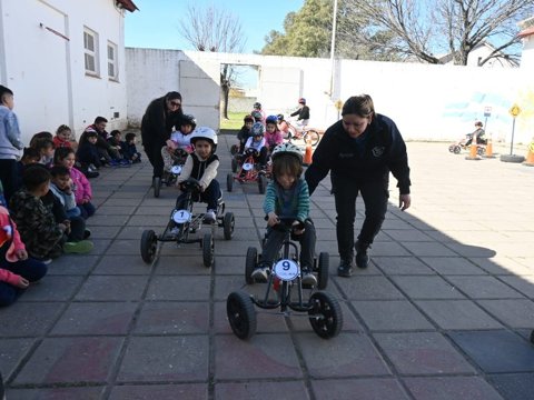 Se realizó una jornada educativa sobre seguridad vial en la escuela Nicolás Avellaneda