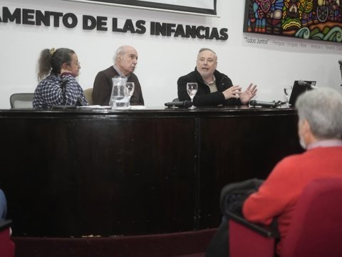 El municipio llevó a cabo la charla “Historias del Centro del País”