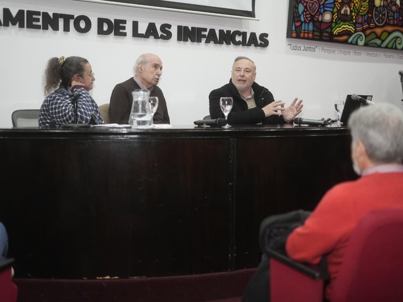El municipio llevó a cabo la charla “Historias del Centro del País”