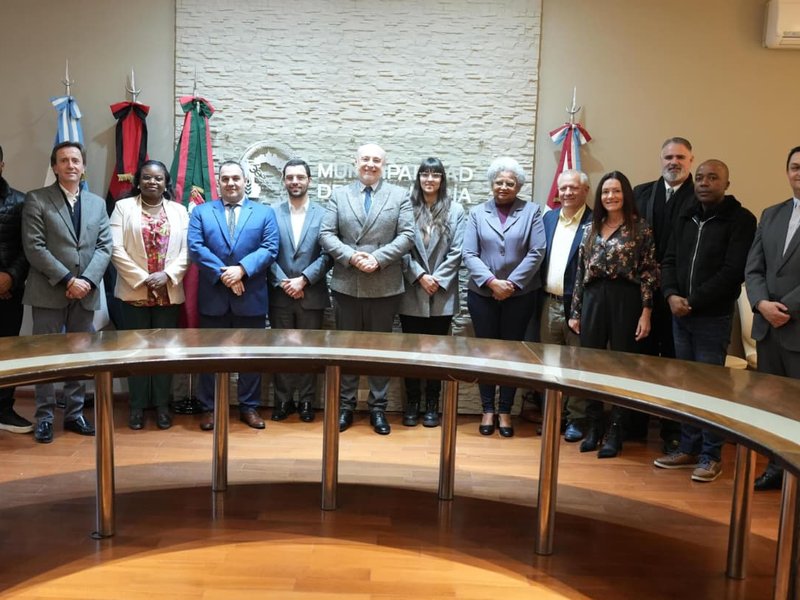 Educación: Accastello recibió a las delegaciones internacionales de Portugal y Angola