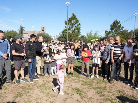Se inauguró la plaza "Raíces" en barrio Villa Albertina