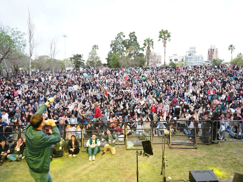 El festival "Primavera Live" reunió a una multitud en la costanera