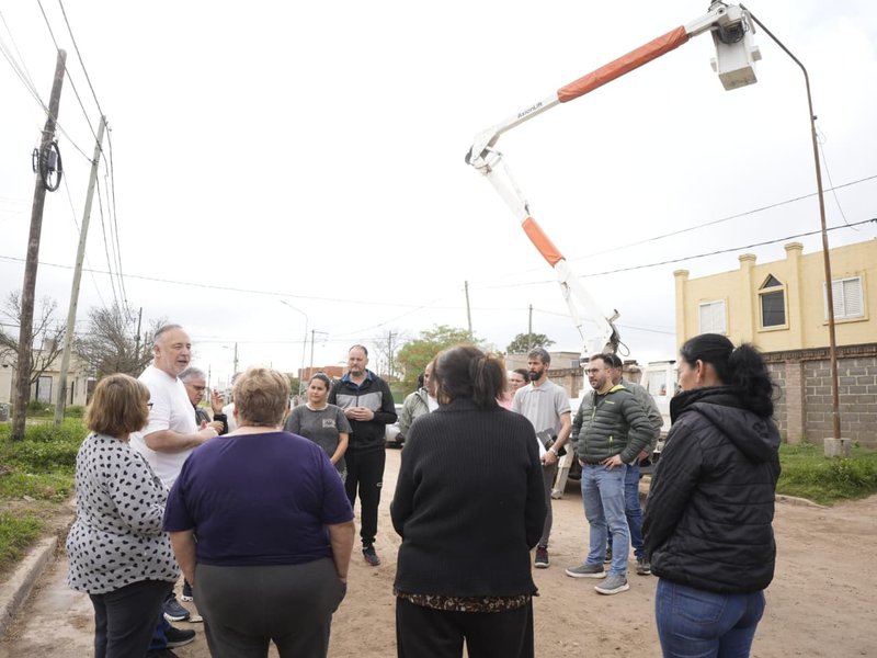 Comenzó la instalación de luces LED en barrio San Martín