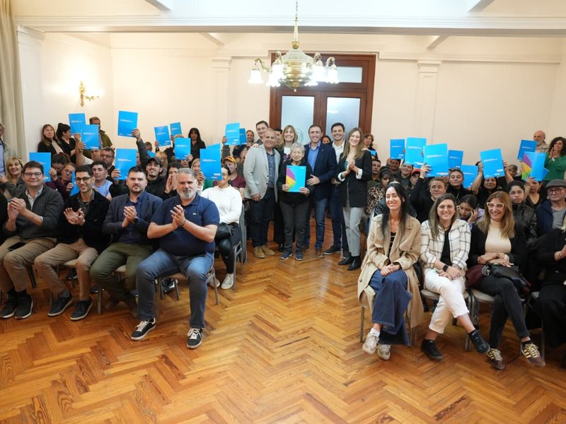 Municipio y Provincia entregaron posesiones de viviendas a más de 50 vecinos de Villa María