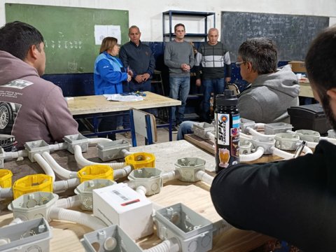 Oficios: 35 villamarienses finalizaron el curso de asistencia en electricidad de inmuebles