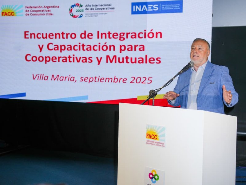 El intendente Accastello participó del Encuentro de Integración y Capacitación para Cooperativas y Mutuales