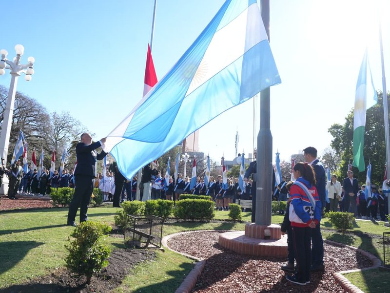 Se realizó el acto protocolar por el 158° aniversario de la ciudad en Plaza Centenario