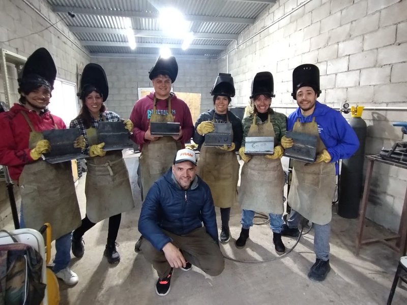 Más de un centenar de vecinos ya se sumaron a los talleres en la Escuela Granja