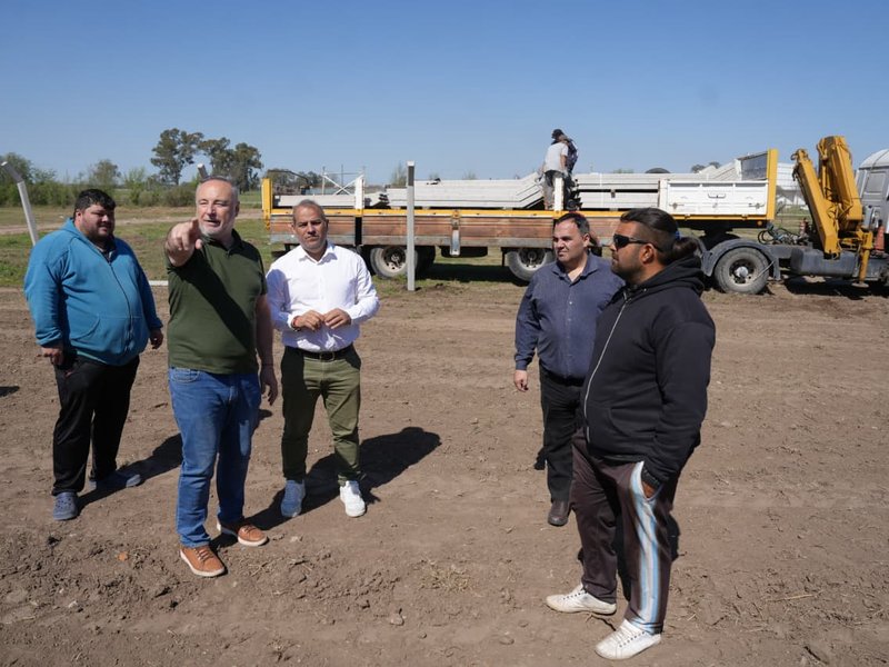 Accastello supervisó las obras del nuevo predio deportivo en barrio Las Playas