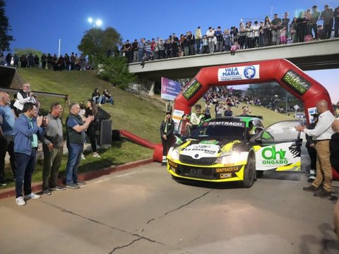 Accastello encabezó la largada simbólica del Rally Cordobés