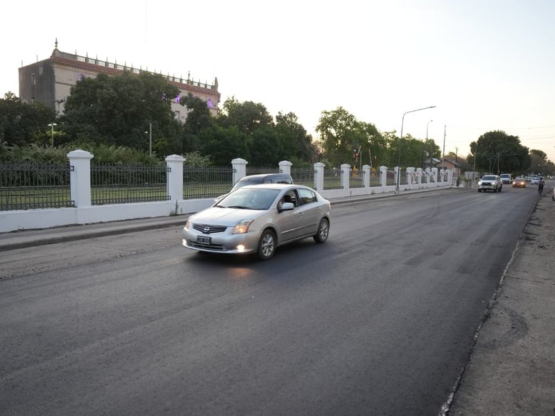 La calle Hipólito Yrigoyen quedó totalmente repavimentada y asfaltada entre Boulevard Sarmiento y Mendoza