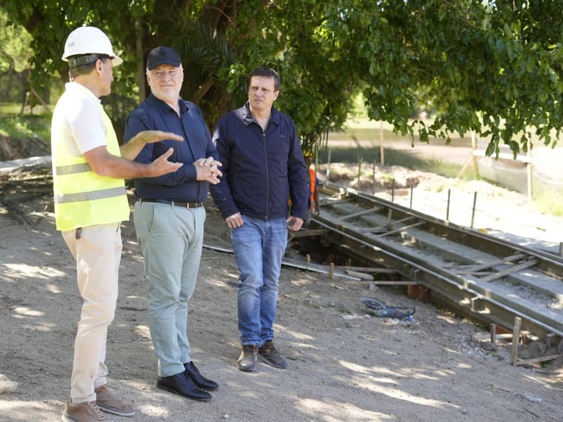 Playa Universal y Centro de Salud: el intendente Accastello recorrió obras en marcha en barrio Santa Ana