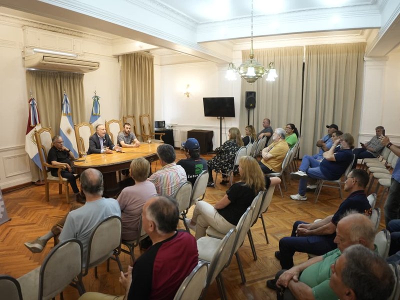 La municipalidad entregó fondos destinados a obras a 17 Centros Vecinales