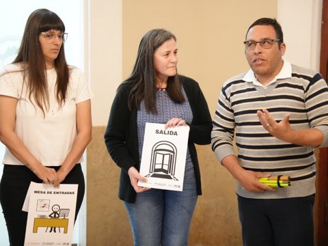 Se instalaron pictogramas en la municipalidad para facilitar la accesibilidad