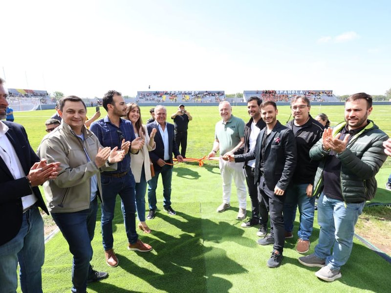 Accastello participó de la inauguración del nuevo estadio de primera división de la Asociación Española