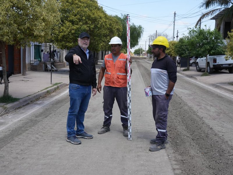 Plan 430 Cuadras de Pavimento: el intendente Accastello recorrió la obra en el barrio Nicolás Avellaneda