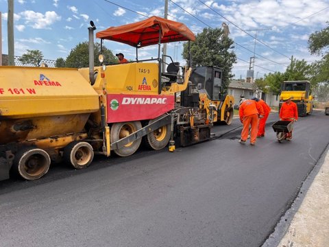 Comenzó la pavimentación de la calle Salto Grande
