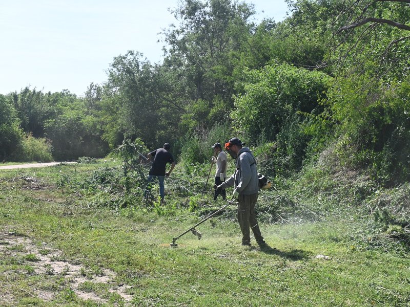 Mantenimiento de calles de tierra y espacios verdes