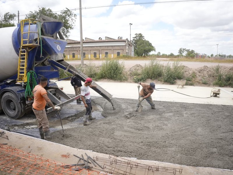 Barrio Las Playas: la municipalidad pavimentó la prolongación de Alvear, entre Arturo M. Bas y Salto Grande