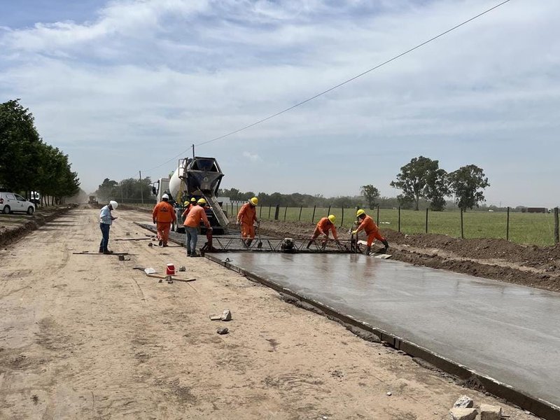 Avanza la pavimentación en Avenida Savio, entre Salto Grande y Ruta 2