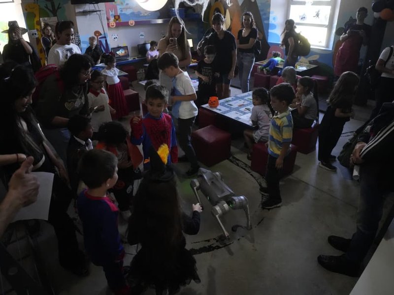 Cientos de niños festejaron Halloween en la Tecnoteca
