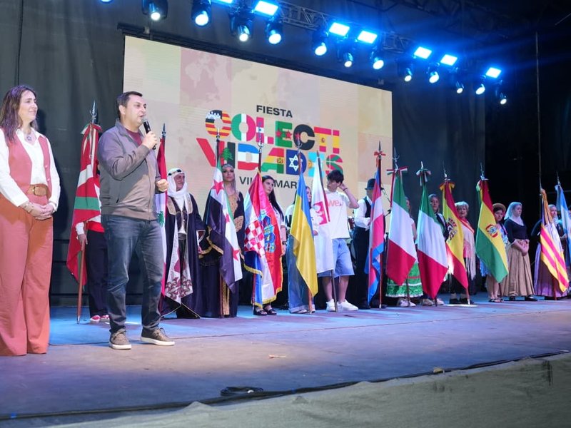 Miles de personas disfrutan de la “Fiesta de las Colectividades”