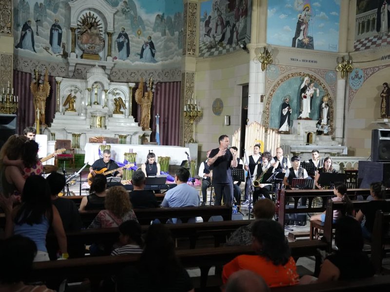 La propuesta "Navidad en Villa María" llegó a la parroquia Santísima Trinidad