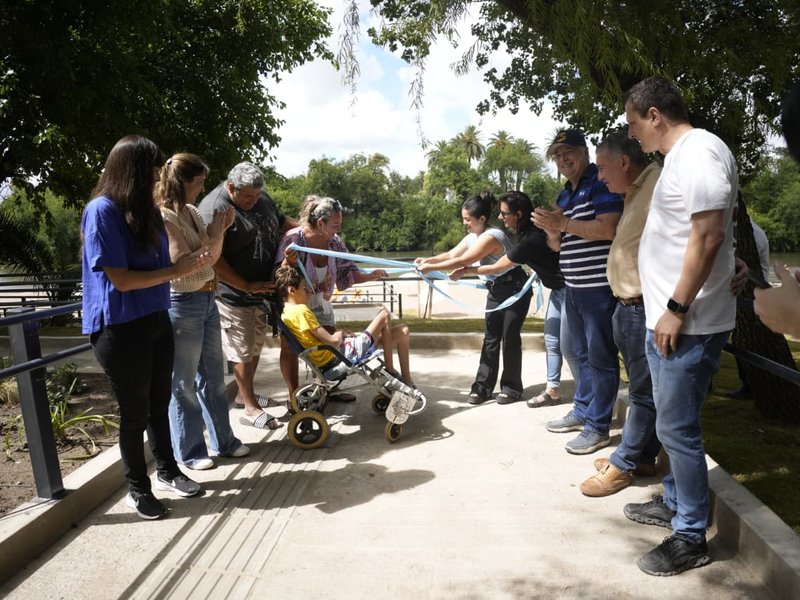 Villa María más Humana: se inauguró la playa universal en barrio Santa Ana