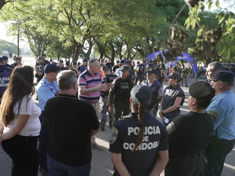 Más de 100 policías participaron de un operativo de seguridad