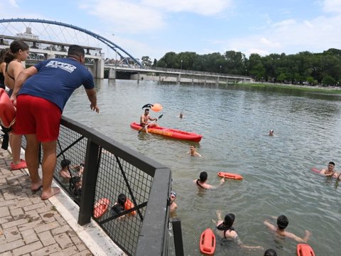 El Cuerpo de Guardacostas se capacita para asistir a vecinos y turistas durante la temporada de verano