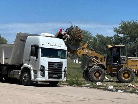 Se realizó un operativo de descacharreo y limpieza integral en barrios San Nicolás y Malvinas Argentinas