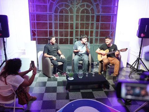 Se llevó a cabo el encuentro “Charla y música en vivo” con Juli Cardozo