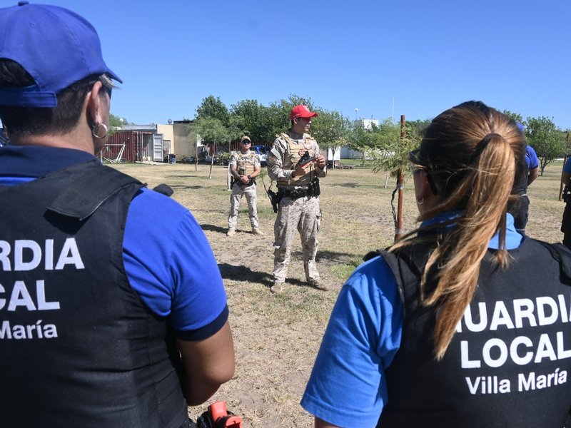 Agentes de la Guardia Local se capacitaron en el uso de armas menos letales