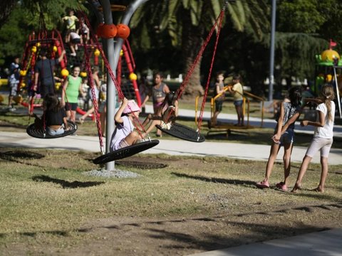 Plaza “Pedro Viñas”: cientos de familias disfrutan de la refuncionalización del espacio